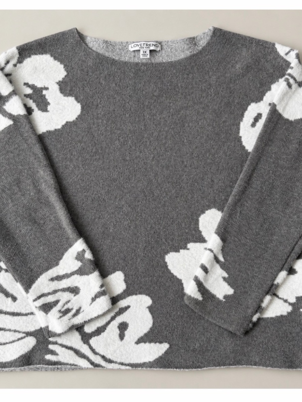 LoveTrend New York 1X Floral Sweater Gray White Oversized Abstract Knit Pullover - Picture 7 of 7
